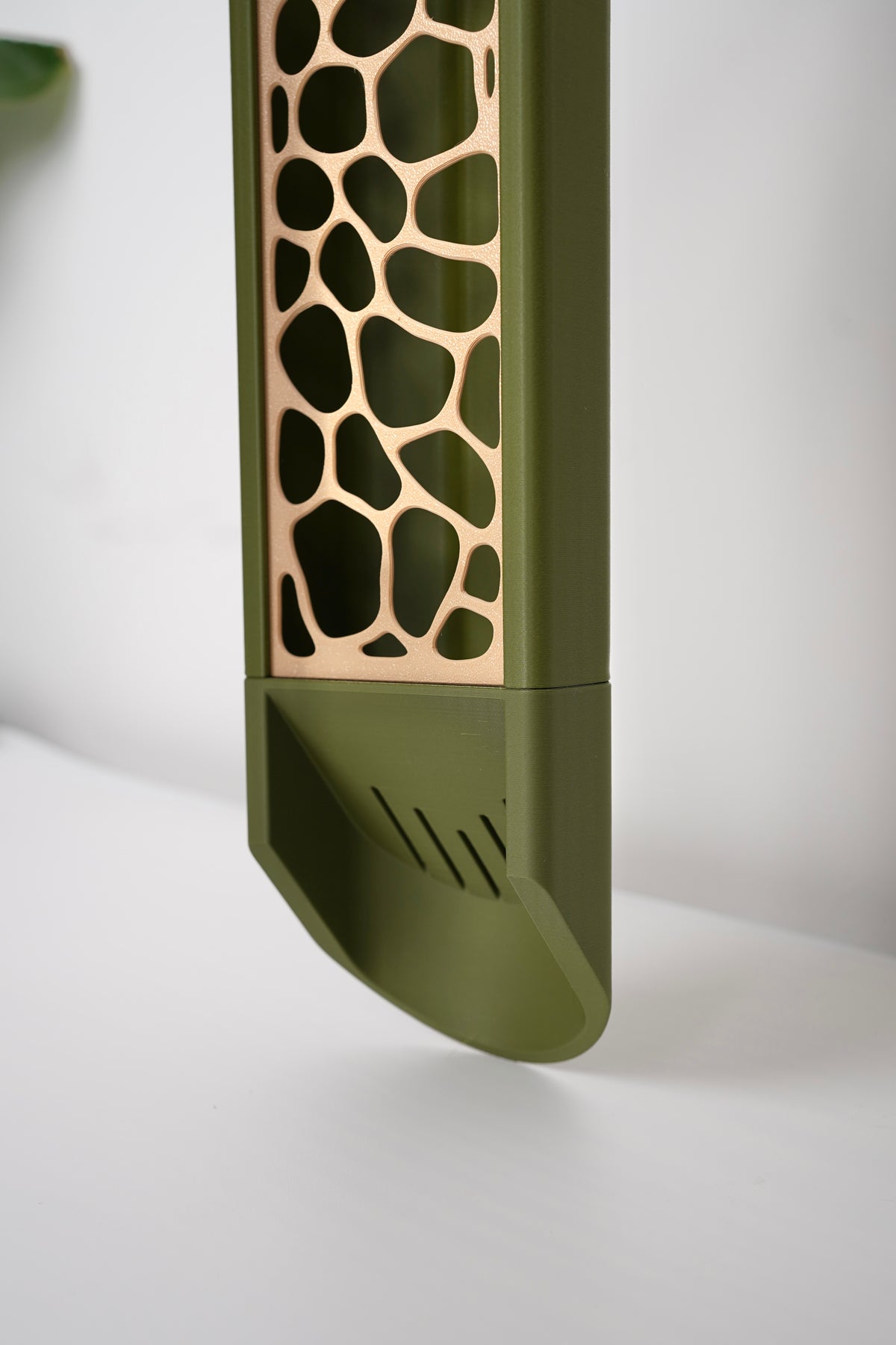Modular Enclosed Moss Pole