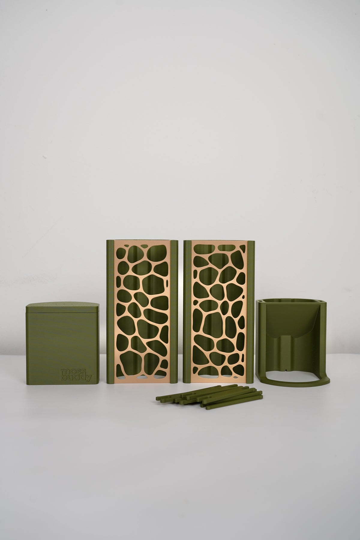 Modular Enclosed Moss Pole