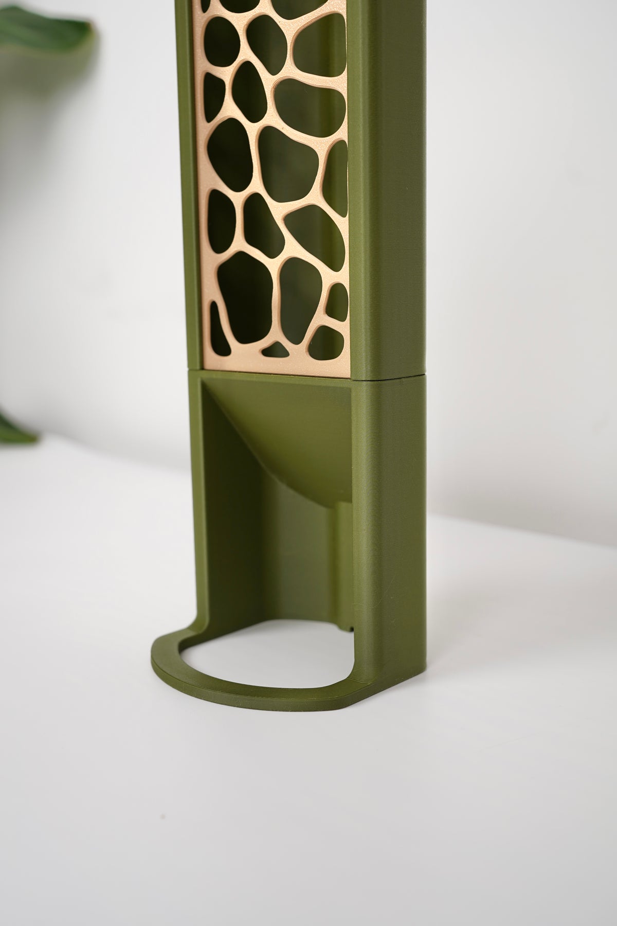 Modular Enclosed Moss Pole