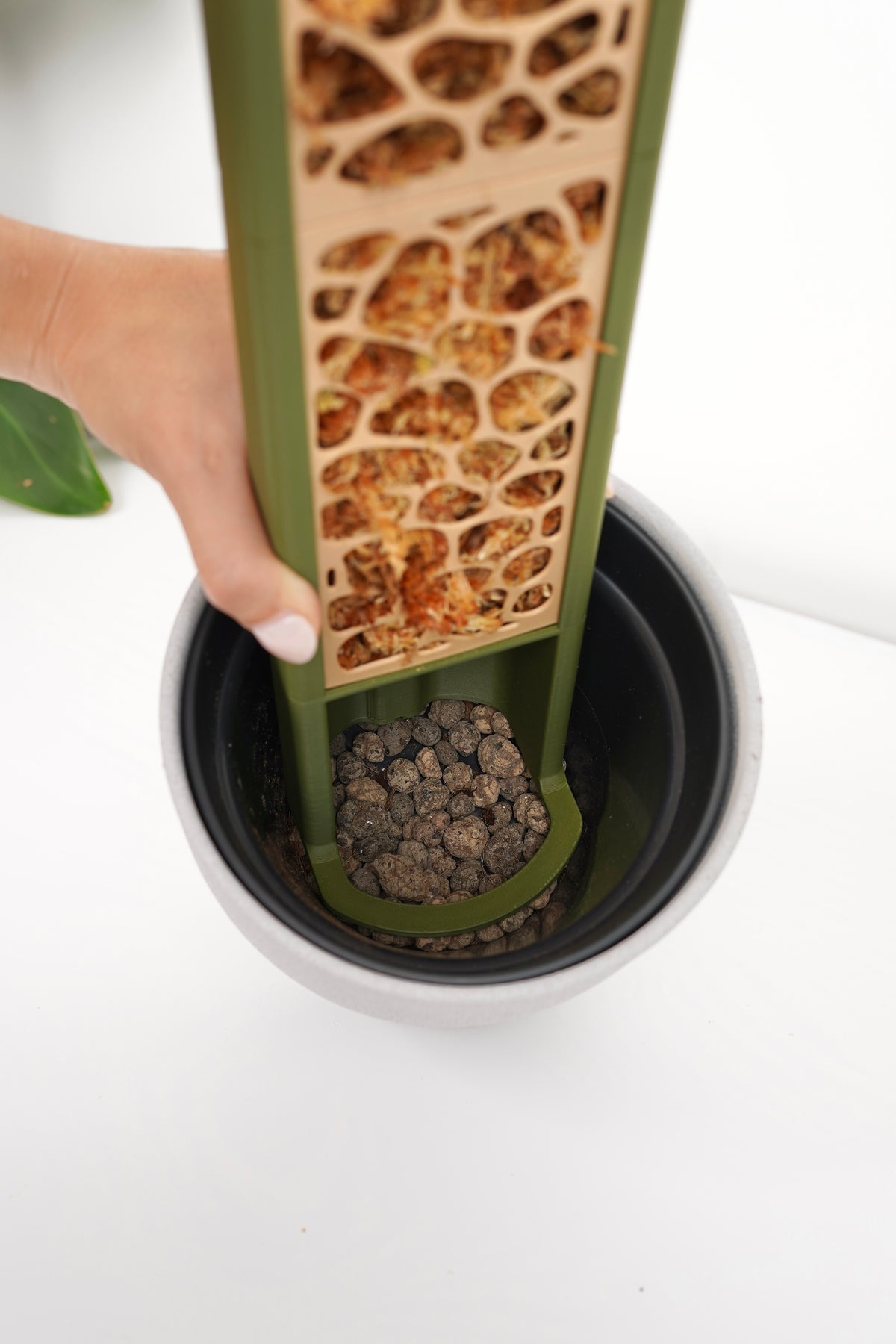 Modular Enclosed Moss Pole